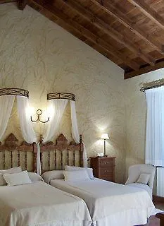 Hotel Eco Cueva Del Gato 2*